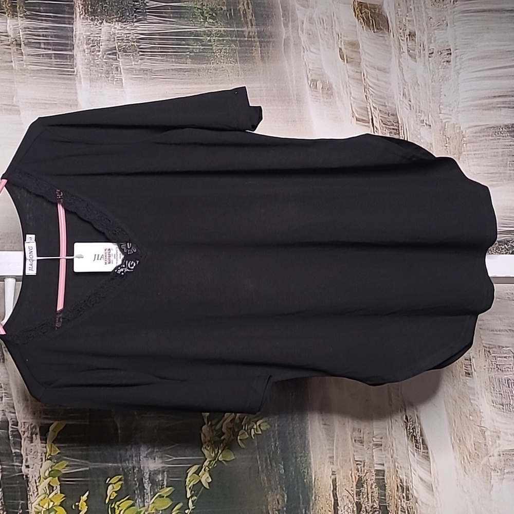 New with tags! Womens Large black lace trim Vneck tunic blouse